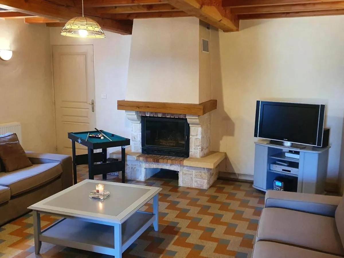 Gite Spacieux Avec Cheminee Et Wifi - Animaux Admis - Fr-1-496-87 Saint-Paul-de-Vezelin Holiday home
